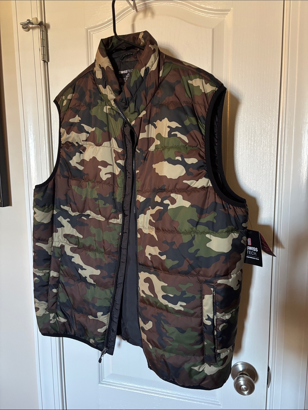 Swiss Tech Men's Camouflage Quilted Puffer Vest - Green/Brown